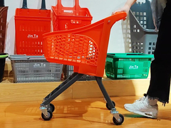 Kleurrijke plastic kinder supermarkt winkelwagen moeder en baby speelgoed trolley