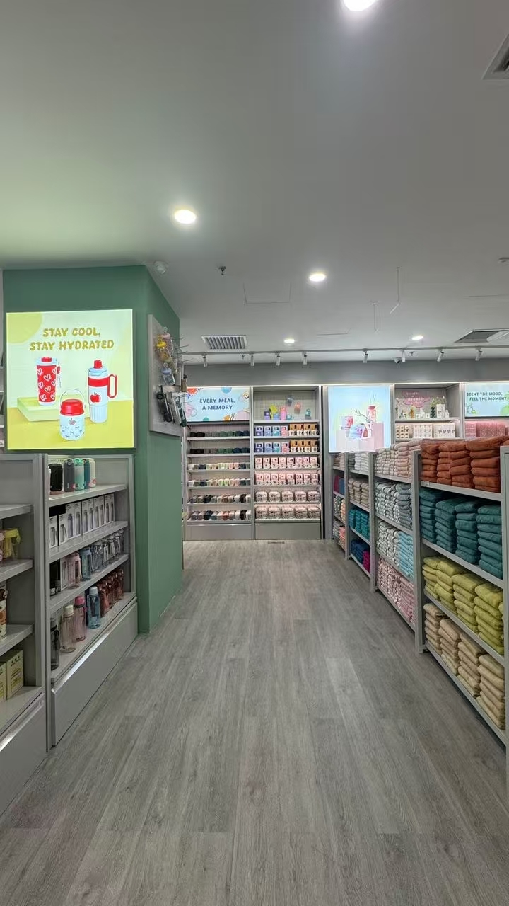 Laatste bedrijfsblogs Custom Display Racks winnen populariteit in Maleisië's groeiende Home Goods Retail Sector
