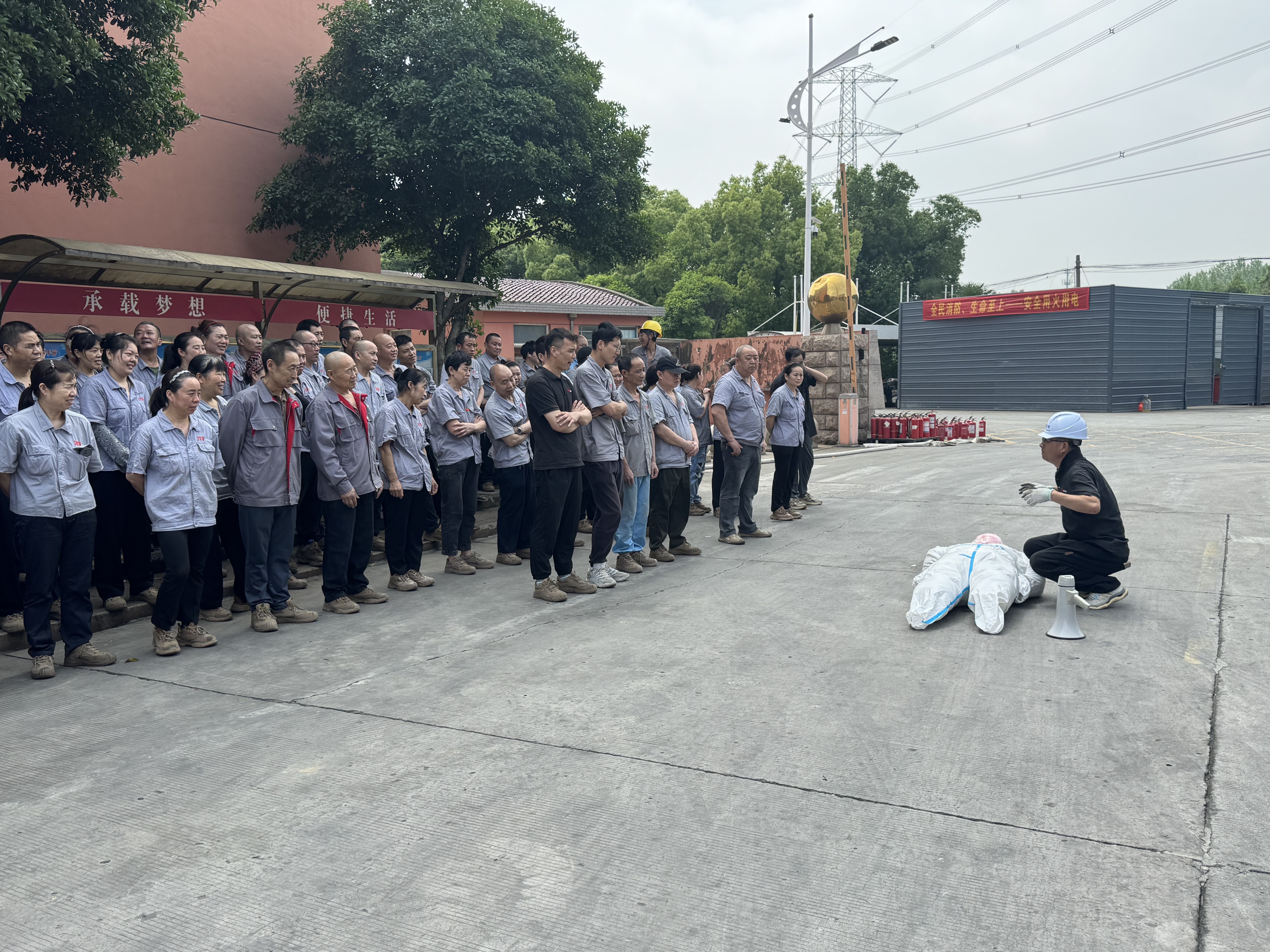 Laatste bedrijfsblogs Suzhou Jinta Import & Export Co., Ltd. voert in 2026 een brandoefening uit om de brandveiligheid en eerstehulpvaardigheden van werknemers te verbeteren