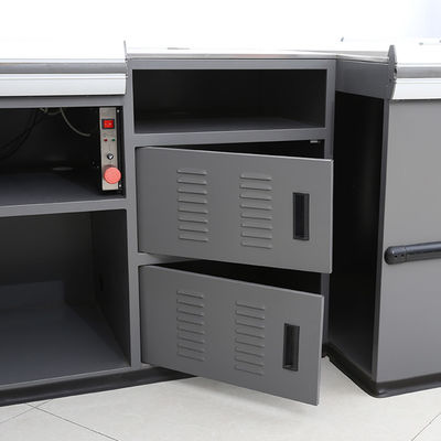 Efficiënte, duurzame kassa in de supermarkt met aanpasbaar tafelmateriaal